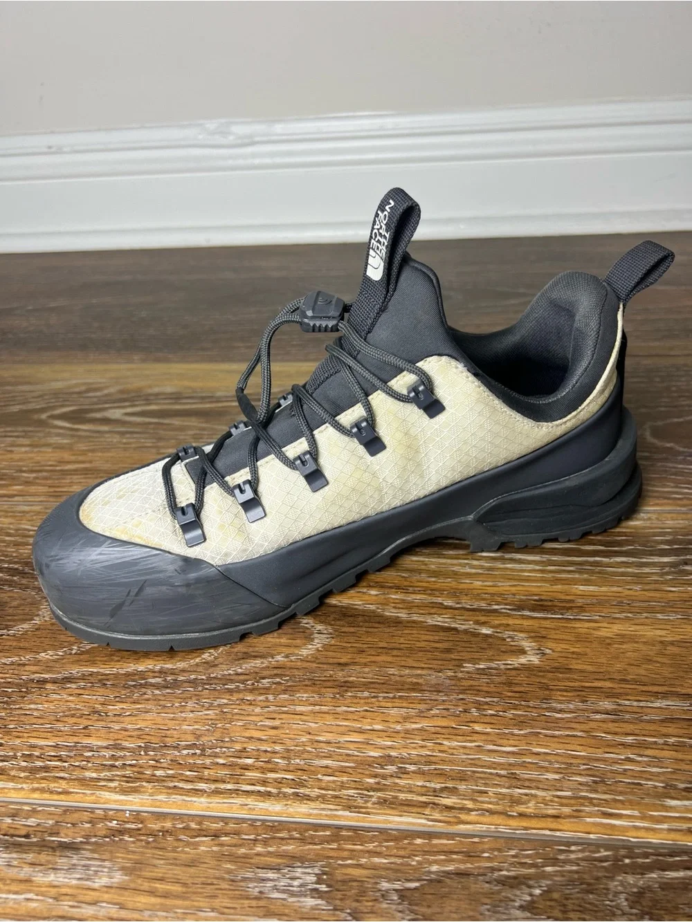 The North Face Glenclyffe Low Men's 10 Beige Black Vibram Hiking Shoes TNF